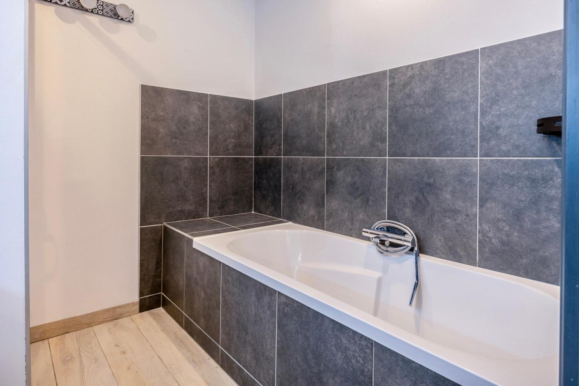 Maison T4 Climatisee Avec Jacuzzi A Lagord Exterior foto