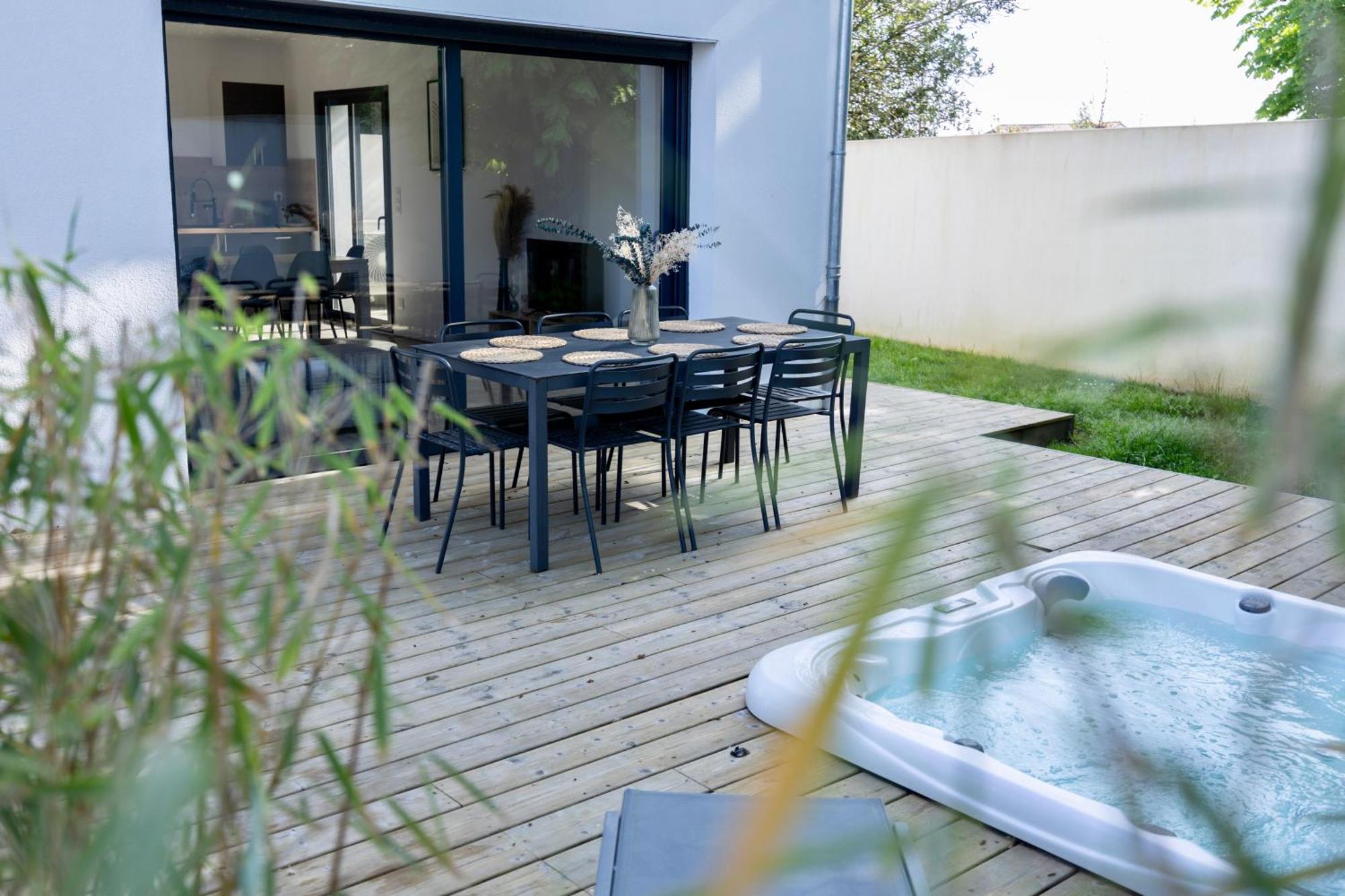 Maison T4 Climatisee Avec Jacuzzi A Lagord Exterior foto